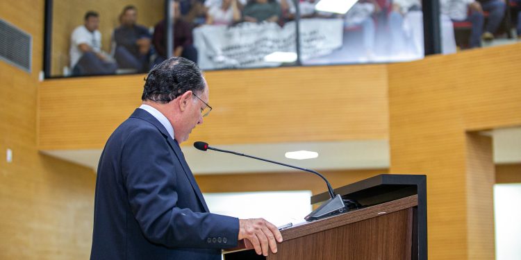 Deputado Pedro Fernandes apresenta relatório final da CPI das Reservas e plenário aprova Deputado Pedro Fernandes apresenta relatório final da CPI das Reservas e plenário aprova