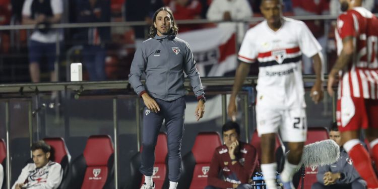 São Paulo F.C. – Zubeldía analisa vitória e destaca trabalho em equipe São Paulo F.C. – Zubeldía analisa vitória e destaca trabalho em equipe
