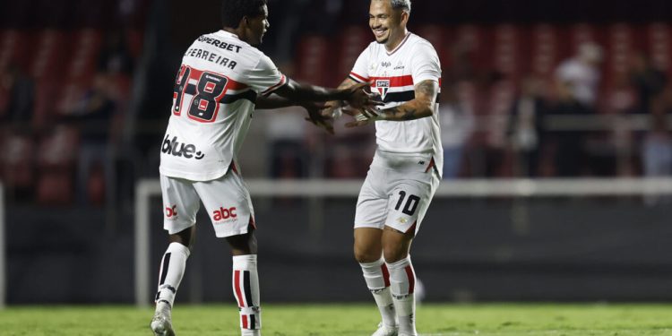 São Paulo F.C. – No MorumBIS, Tricolor vence o Náutico pela Copa do Brasil São Paulo F.C. – No MorumBIS, Tricolor vence o Náutico pela Copa do Brasil