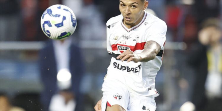 São Paulo F.C. – Alves celebra primeira participação de gol no profissional