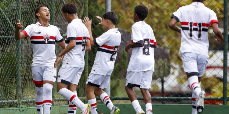 São Paulo F.C. – Sub-13 e Sub-14 goleiam e seguem 100% no Paulista São Paulo F.C. – Sub-13 e Sub-14 goleiam e seguem 100% no Paulista