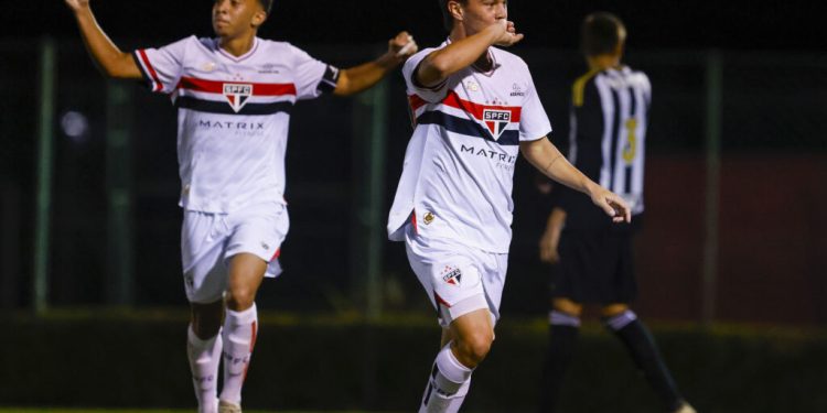 São Paulo F.C. – Em Cotia, Sub-20 enfrenta o Internacional pelo Brasileiro São Paulo F.C. – Em Cotia, Sub-20 enfrenta o Internacional pelo Brasileiro