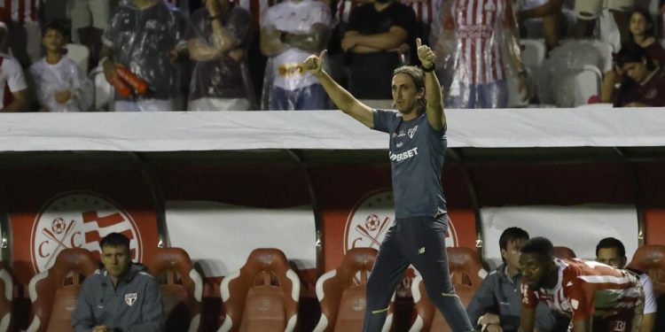 São Paulo F.C. – Zubeldía destaca mentalidade do time em triunfo no Recife São Paulo F.C. – Zubeldía destaca mentalidade do time em triunfo no Recife
