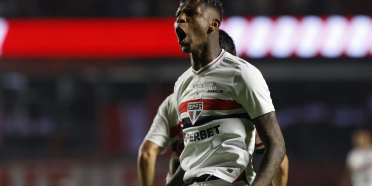São Paulo F.C. – Luciano fala sobre papel da torcida e Arboleda enaltece garra do elenco tricolor São Paulo F.C. – Luciano fala sobre papel da torcida e Arboleda enaltece garra do elenco tricolor