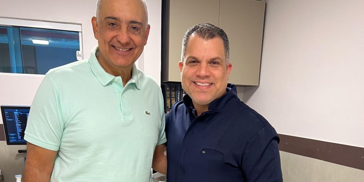 Prefeito Carlos Augusto realiza consulta com o cardiologista Dr. Thiago Barroso na CardioLagos