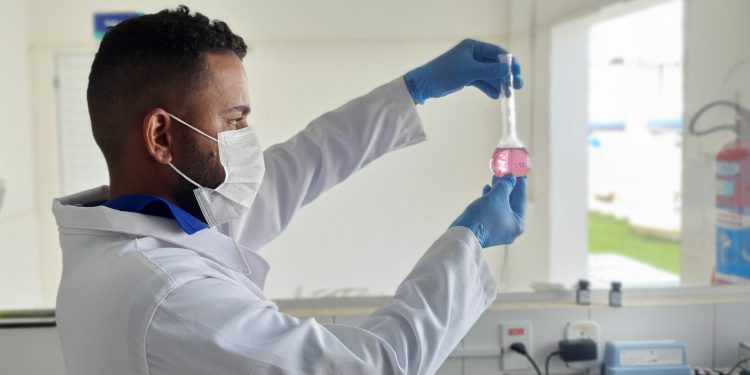 Águas de Ariquemes assegura qualidade da água tratada em meio a alerta sobre contaminação de poços Águas de Ariquemes assegura qualidade da água tratada em meio a alerta sobre contaminação de poços