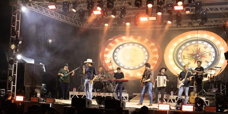 Com público recorde e show de Jads & Jadson, Paulo da Remap consolida Machadinho como destaque regional nos 37 anos do município Com público recorde e show de Jads & Jadson, Paulo da Remap consolida Machadinho como destaque regional nos 37 anos do município