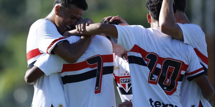 São Paulo F.C. – Em Cotia, Sub-17 duela contra o Atlético-GO pelo Brasileiro São Paulo F.C. – Em Cotia, Sub-17 duela contra o Atlético-GO pelo Brasileiro