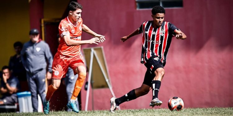 São Paulo F.C. – Fora de casa, Sub-15 empata e Sub-17 sofre revés para o Referência São Paulo F.C. – Fora de casa, Sub-15 empata e Sub-17 sofre revés para o Referência