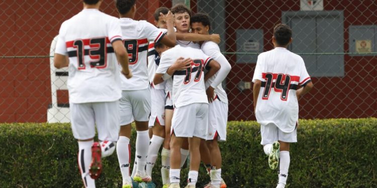 São Paulo F.C. – Sub-15 e Sub-17 goleiam no encerramento da 1ª fase do Paulista São Paulo F.C. – Sub-15 e Sub-17 goleiam no encerramento da 1ª fase do Paulista