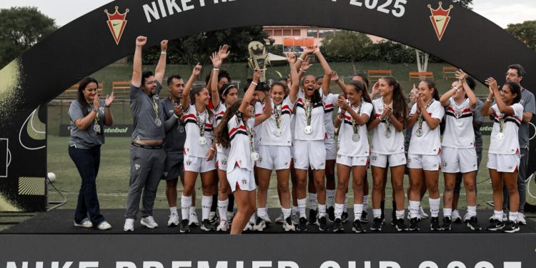 São Paulo F.C. – Sub-15 é superado nos pênaltis pela Ferroviária e fica com o vice-campeonato da Nike Premier Cup São Paulo F.C. – Sub-15 é superado nos pênaltis pela Ferroviária e fica com o vice-campeonato da Nike Premier Cup