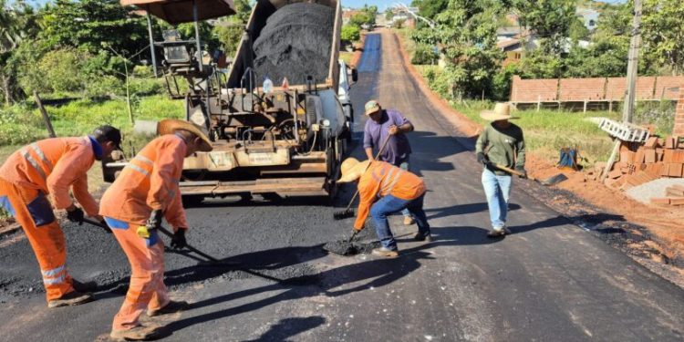 Governo de RO asfalta mais de 2 km de ruas e impulsiona o desenvolvimento em Santa Luzia d’Oeste Governo de RO asfalta mais de 2 km de ruas e impulsiona o desenvolvimento em Santa Luzia d’Oeste