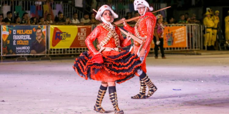 Encanto da Rosa Divina: quadrilha mais antiga do Arraial Flor do Maracujá reafirma seu legado cultural Encanto da Rosa Divina: quadrilha mais antiga do Arraial Flor do Maracujá reafirma seu legado cultural