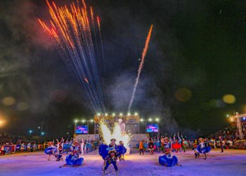 Mocidade Junina leva o brilho da juventude e o calor do fogo sagrado ao Arraial Flor do Maracujá 2025