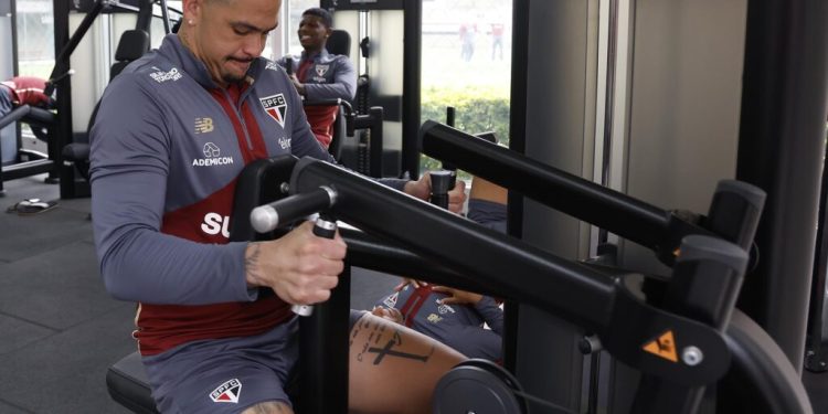 São Paulo F.C. – Elenco se reapresenta no SuperCT após vitória em Caxias do Sul São Paulo F.C. – Elenco se reapresenta no SuperCT após vitória em Caxias do Sul