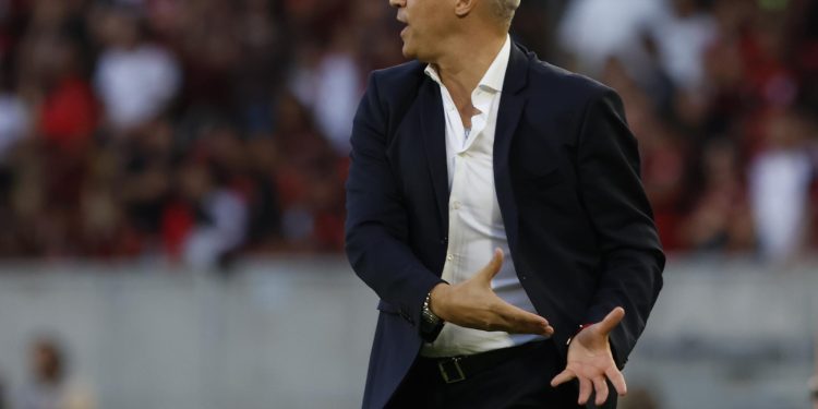 São Paulo F.C. – Crespo analisa duelo com o Flamengo São Paulo F.C. – Crespo analisa duelo com o Flamengo
