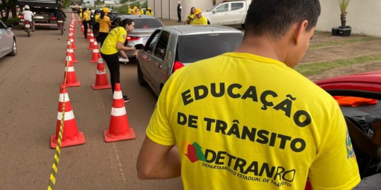Ações educativas direcionadas a condutores de carros e motos são intensificadas em julho Ações educativas direcionadas a condutores de carros e motos são intensificadas em julho