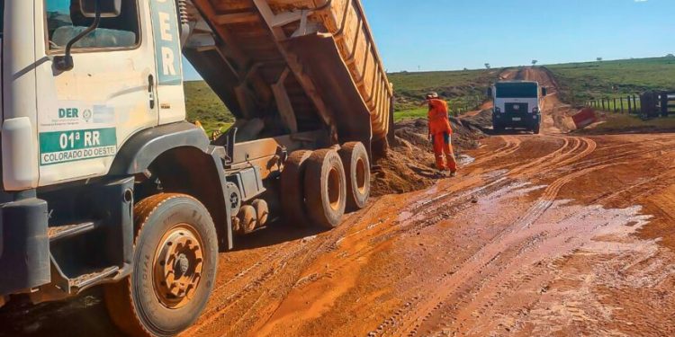 Governo de RO realiza manutenção em 27 km na Rodovia-370, em Colorado do Oeste, no Cone Sul