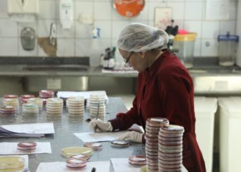 Tecnologia laboratorial avançada do Lacen garante maior precisão no acompanhamento clínico de doenças