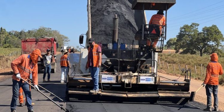 Obras de pavimentação avançam na rodovia 473 entre Teixeirópolis e Urupá; ao todo serão 5 quilômetros de asfalto