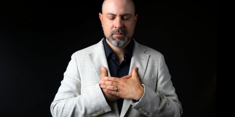 Vinicius Iracet revela os principais ensinamentos para quem deseja ouvir a voz de Deus Vinicius Iracet revela os principais ensinamentos para quem deseja ouvir a voz de Deus