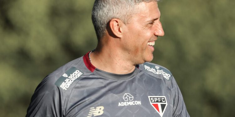 São Paulo F.C. – Tricolor finaliza preparação para o duelo com o Fluminense São Paulo F.C. – Tricolor finaliza preparação para o duelo com o Fluminense