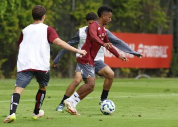 São Paulo F.C. – Elenco realiza jogo-treino com o Sub-20 no CT da Barra Funda
