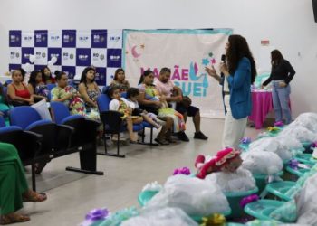Troca de informações e entrega de kits enxoval são realizadas em mais um encontro com beneficiárias do Mamãe Cheguei Troca de informações e entrega de kits enxoval são realizadas em mais um encontro com beneficiárias do Mamãe Cheguei
