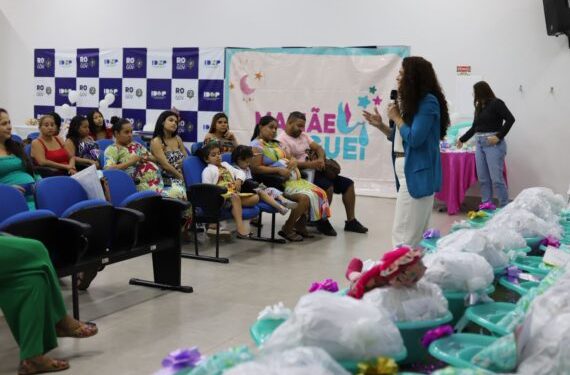 Troca de informações e entrega de kits enxoval são realizadas em mais um encontro com beneficiárias do Mamãe Cheguei Troca de informações e entrega de kits enxoval são realizadas em mais um encontro com beneficiárias do Mamãe Cheguei