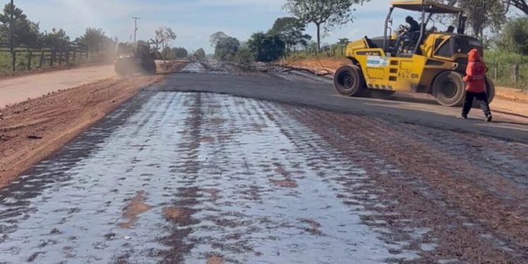 Rodovia 473 está sendo preparada receber pavimentação asfáltica do governo de RO Rodovia 473 está sendo preparada receber pavimentação asfáltica do governo de RO