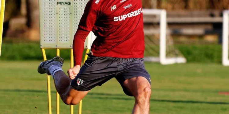 São Paulo F.C. – Tricolor treina em Medellín, e Calleri corre pela primeira vez no gramado São Paulo F.C. – Tricolor treina em Medellín, e Calleri corre pela primeira vez no gramado