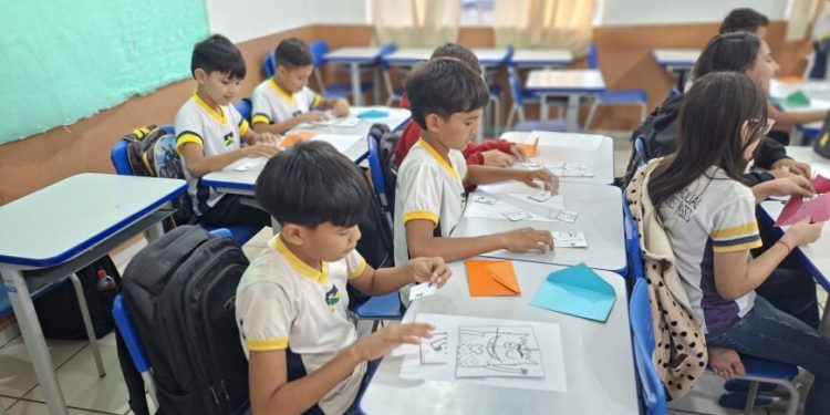 Tema sobre sentimentos mobiliza alunos quanto às emoções e o trânsito, na penúltima aula do projeto Agente Mirim Tema sobre sentimentos mobiliza alunos quanto às emoções e o trânsito, na penúltima aula do projeto Agente Mirim