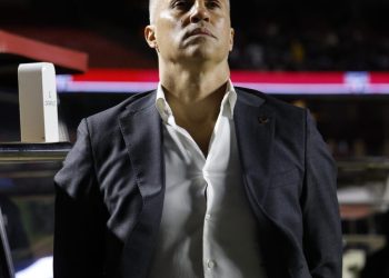 São Paulo F.C. – Crespo felicita Lucas e Patryck após triunfo no MorumBIS
