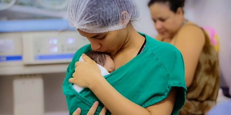 Método Canguru no Hospital de Base: A força do colo, do carinho e do vínculo familiar Método Canguru no Hospital de Base: A força do colo, do carinho e do vínculo familiar