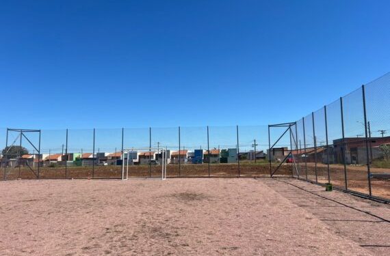 Governo de RO investe em lazer e inicia construção de três quadras de futebol society em Vilhena Governo de RO investe em lazer e inicia construção de três quadras de futebol society em Vilhena