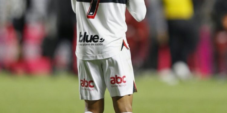 São Paulo F.C. – Lucas fala sobre sua volta aos gramados no jogo contra o Vitória São Paulo F.C. – Lucas fala sobre sua volta aos gramados no jogo contra o Vitória