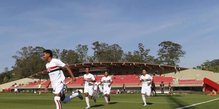 São Paulo F.C. – Sub-15 e Sub-17 vencem na abertura da terceira fase do Paulista São Paulo F.C. – Sub-15 e Sub-17 vencem na abertura da terceira fase do Paulista