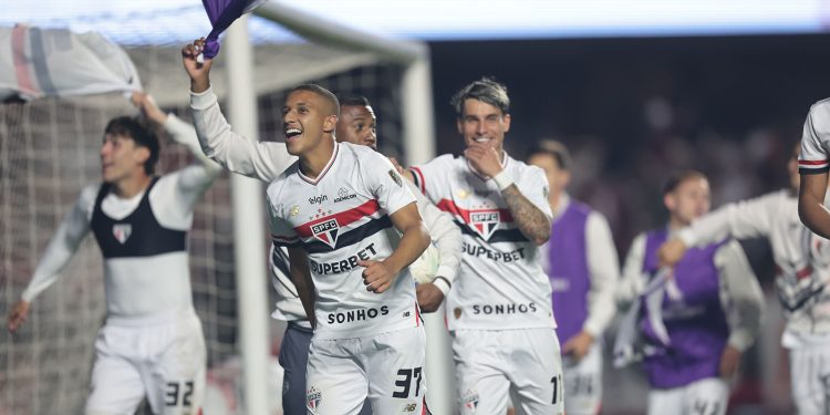 São Paulo F.C. – No MorumBIS, São Paulo vence o Atlético Nacional-COL nos pênaltis e avança às quartas de final da CONMEBOL Libertadores São Paulo F.C. – No MorumBIS, São Paulo vence o Atlético Nacional-COL nos pênaltis e avança às quartas de final da CONMEBOL Libertadores