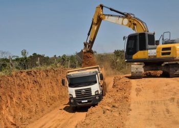 Recuperação e manutenção da RO-484 garantem trafegabilidade e fortalecimento do agronegócio em Santa Luzia d’Oeste Recuperação e manutenção da RO-484 garantem trafegabilidade e fortalecimento do agronegócio em Santa Luzia d’Oeste