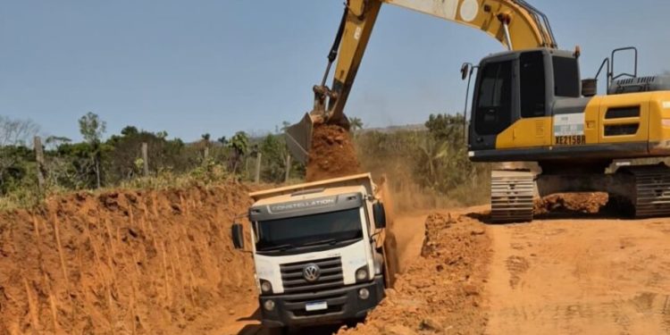 Recuperação e manutenção da RO-484 garantem trafegabilidade e fortalecimento do agronegócio em Santa Luzia d’Oeste Recuperação e manutenção da RO-484 garantem trafegabilidade e fortalecimento do agronegócio em Santa Luzia d’Oeste