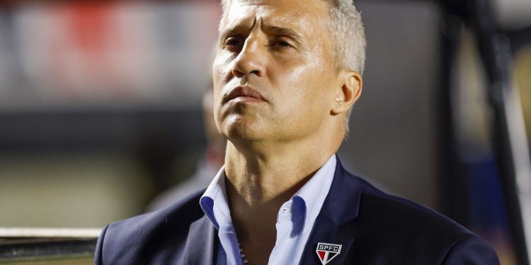 São Paulo F.C. – Na Vila Belmiro, Tricolor encara o Santos pelo Brasileirão São Paulo F.C. – Na Vila Belmiro, Tricolor encara o Santos pelo Brasileirão