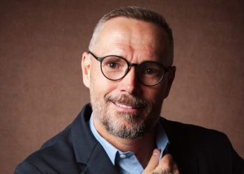 Gustavo Hohendorff: o autor, palestrante e mentor que transforma vidas com a Reprogramação Comportamental Positiva