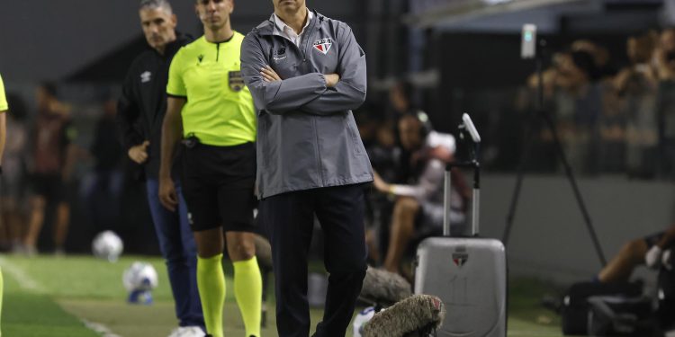 São Paulo F.C. – Crespo analisa duelo com o Santos São Paulo F.C. – Crespo analisa duelo com o Santos