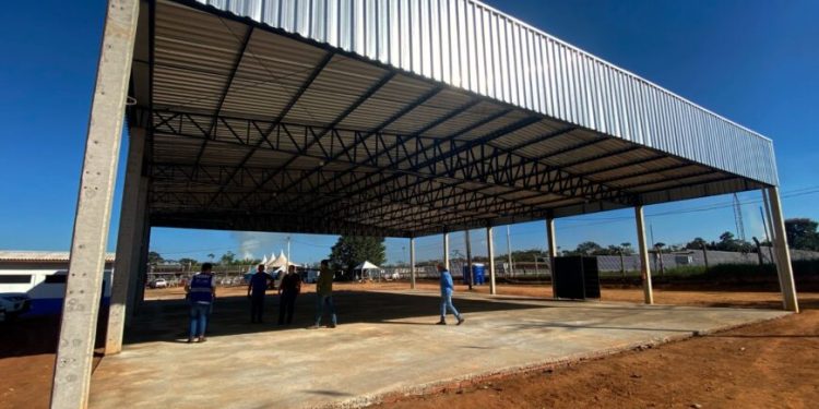 Construção de barracão da Associação dos Agropecuaristas de Cujubim fortalece o setor produtivo local