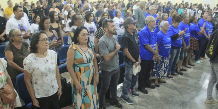 Governo de RO soluciona problema histórico com entrega de títulos no bairro Costa e Silva