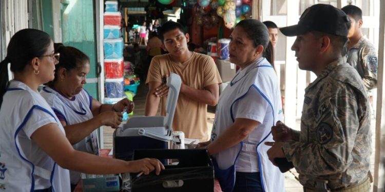 Vacinação Sem Fronteira reforça imunização em comunidades bolivianas e quilombola na fronteira de Costa Marques Vacinação Sem Fronteira reforça imunização em comunidades bolivianas e quilombola na fronteira de Costa Marques