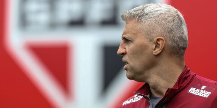 São Paulo F.C. – Tricolor realiza treino com presença de atletas da base São Paulo F.C. – Tricolor realiza treino com presença de atletas da base