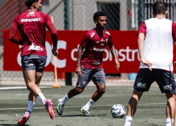 São Paulo F.C. – Marcos Antonio e Arboleda participam de todo o treino com o elenco