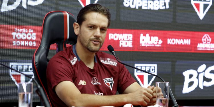 São Paulo F.C. – Rafael Toloi é apresentado e celebra retorno ao Tricolor: “Feliz e motivado”