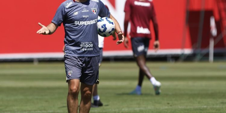 São Paulo F.C. – Crespo comanda coletivo, e Oscar é liberado para a transição física
